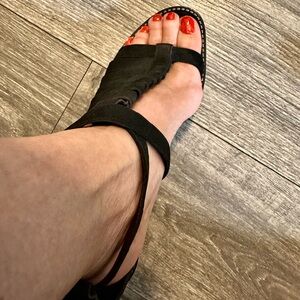 Donald pliner cutout shoe retail $412 New. No damage.comfortable